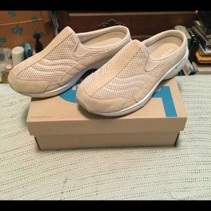 Womens Easy Spirits slip on “Travel Time” clog-type shoes.